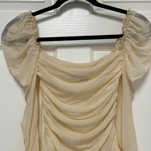 🎈$5 Gidget Sleeve Top 🎈 - Picture 5 of 9